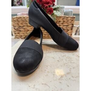 Trotters Women’s 10M Black 1 in Heel Rubber Sole Suede Pebbled Leather T1862-001